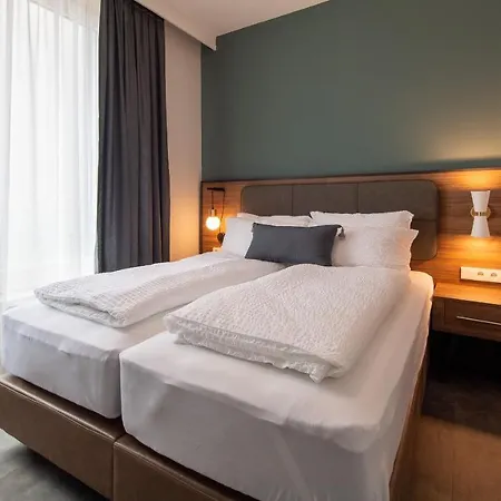 Metropol & Aparthotel Tubinga